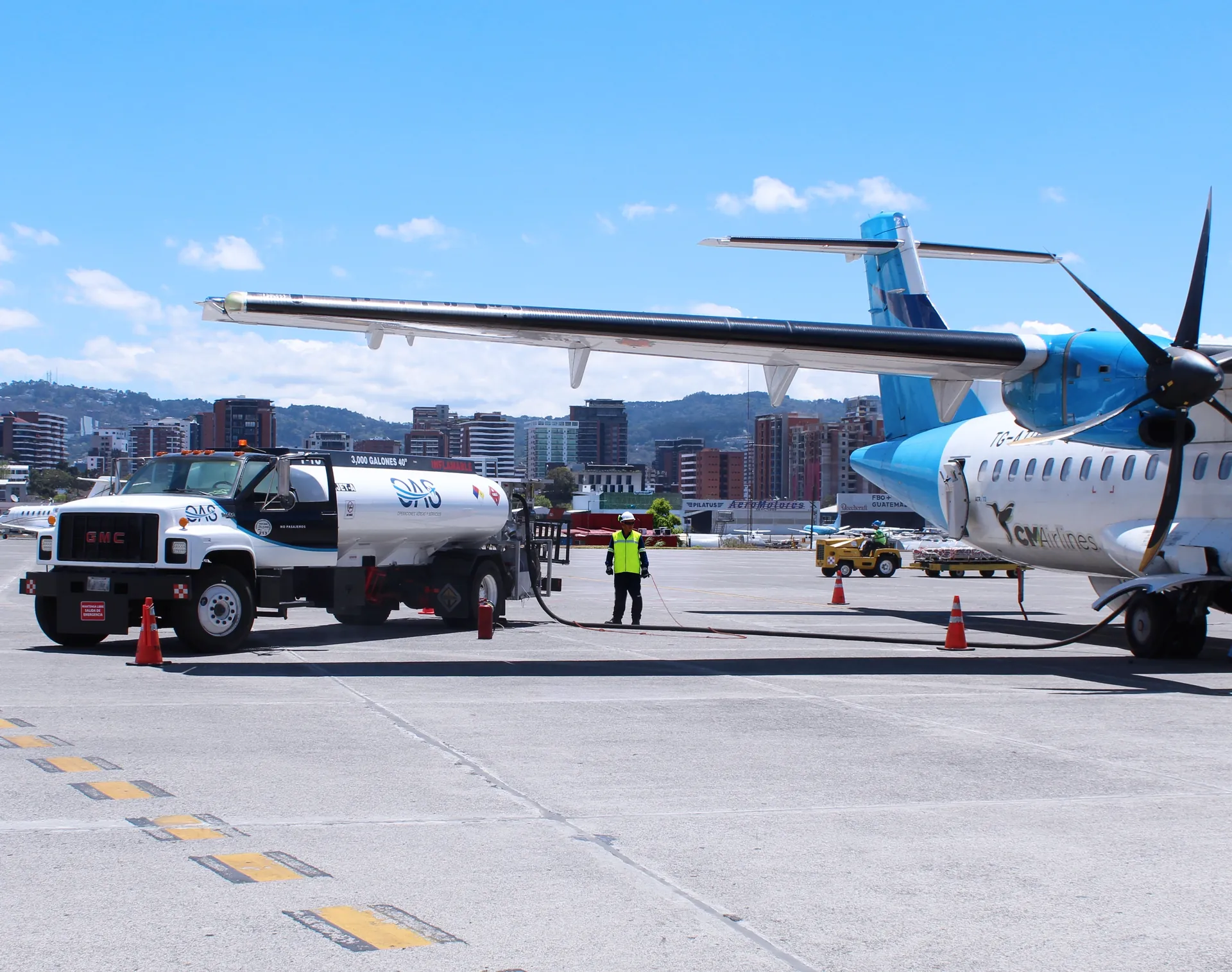 OAS Fuel Handling — JET-A into-plane fueling con camión OAS y ATR TagAirlines